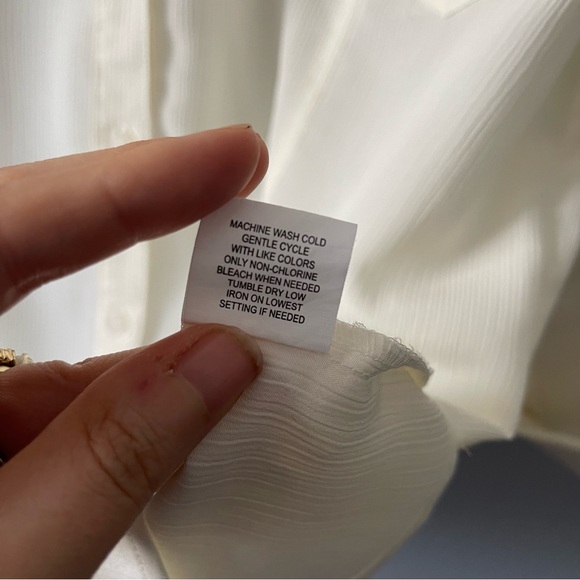 Coral Bay Woman’s Button Down Cream Blouse Small - Picture 10 of 10